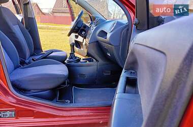 Хэтчбек Ford Fiesta 2006 в 