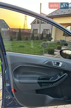 Хэтчбек Ford Fiesta 2015 в 