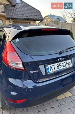 Хэтчбек Ford Fiesta 2015 в 