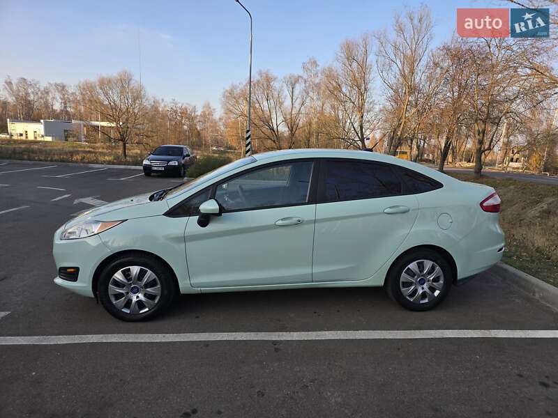 Седан Ford Fiesta 2017 в Чернігові