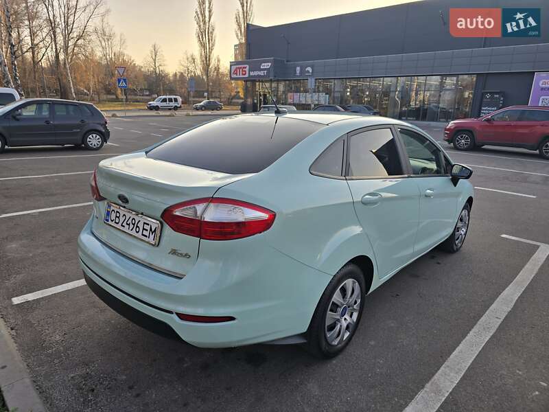 Седан Ford Fiesta 2017 в Чернігові