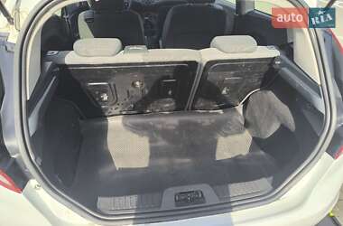Хэтчбек Ford Fiesta 2015 в 