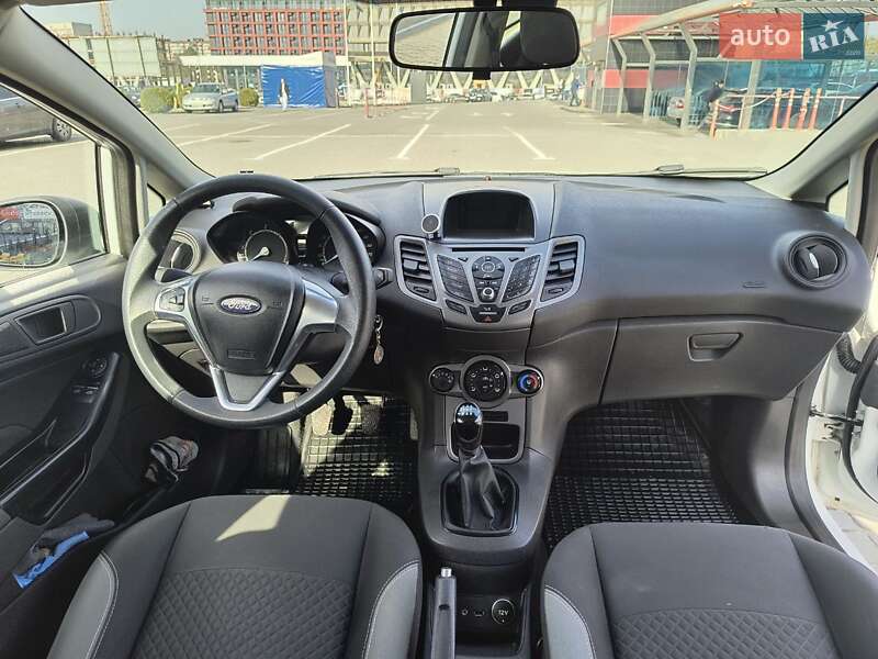 Хэтчбек Ford Fiesta 2015 в Львове фото 26 Хэтчбек Ford Fiesta 2015 в Львове