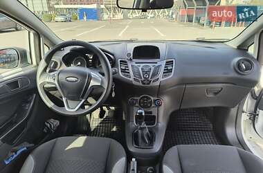 Хэтчбек Ford Fiesta 2015 в 