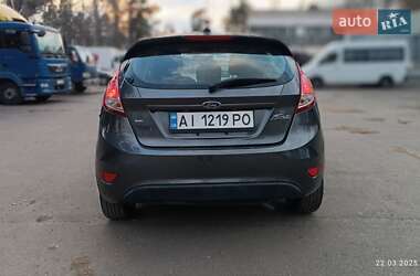 Хэтчбек Ford Fiesta 2016 в 