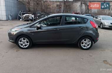 Хэтчбек Ford Fiesta 2016 в 