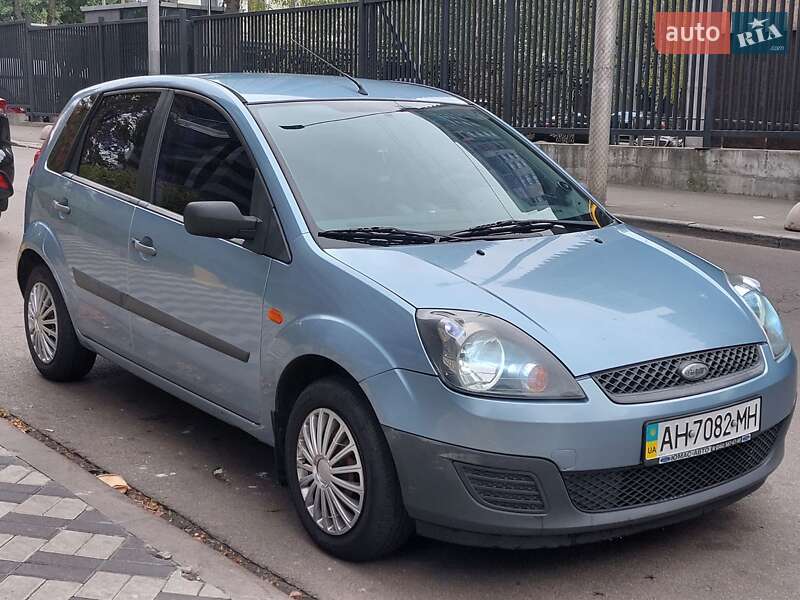Хетчбек Ford Fiesta 2006 в 