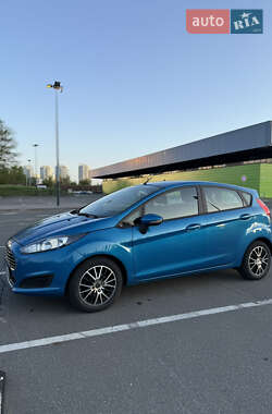 Хэтчбек Ford Fiesta 2015 в 