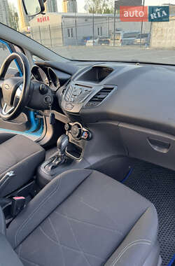 Хэтчбек Ford Fiesta 2015 в 