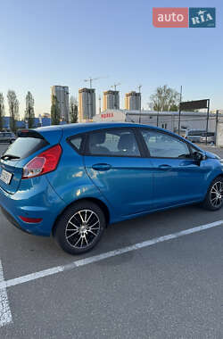 Хэтчбек Ford Fiesta 2015 в 