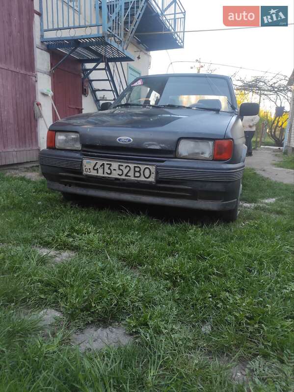 Хэтчбек Ford Fiesta 1987 в 