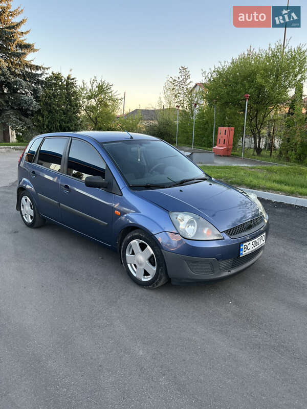 Хетчбек Ford Fiesta 2006 в Городку