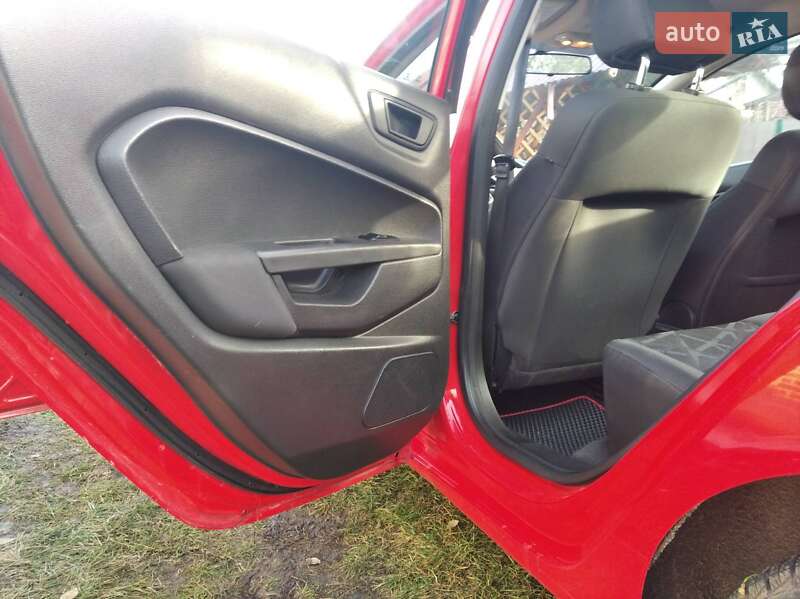 Седан Ford Fiesta 2013 в 