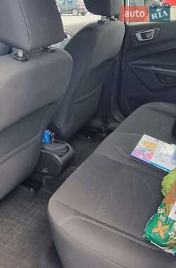Хэтчбек Ford Fiesta 2013 в 