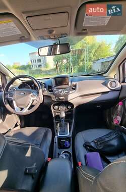 Хетчбек Ford Fiesta 2016 в 