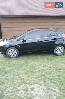 Хэтчбек Ford Fiesta 2013 в 