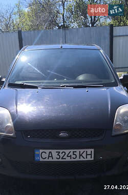 Хэтчбек Ford Fiesta 2006 в 