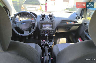 Хэтчбек Ford Fiesta 2006 в 