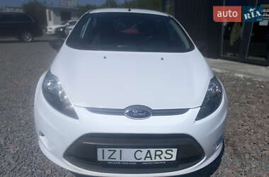 Хэтчбек Ford Fiesta 2012 в 