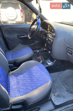 Хэтчбек Ford Fiesta 2000 в 