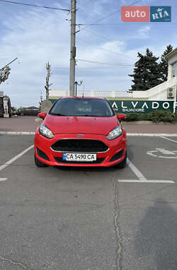 Хэтчбек Ford Fiesta 2016 в 