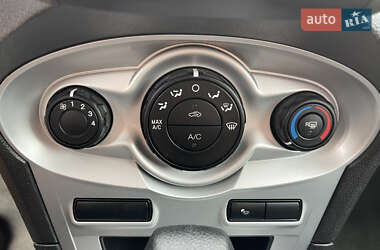 Хэтчбек Ford Fiesta 2018 в 