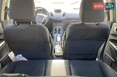 Хетчбек Ford Fiesta 2015 в 