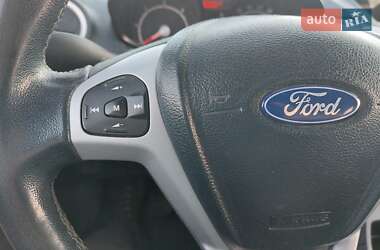 Хэтчбек Ford Fiesta 2012 в 