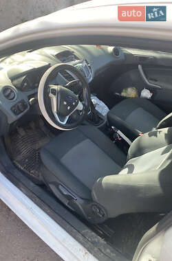 Хетчбек Ford Fiesta 2010 в 
