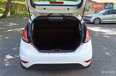 Хэтчбек Ford Fiesta 2016 в 