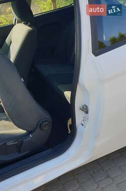 Хэтчбек Ford Fiesta 2011 в 