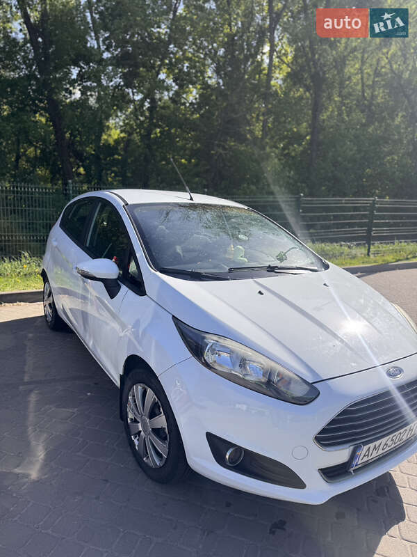 Хэтчбек Ford Fiesta 2016 в Киеве