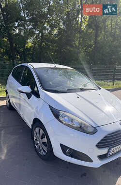 Хэтчбек Ford Fiesta 2016 в 