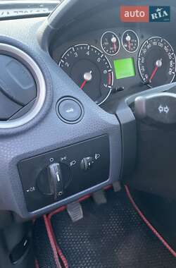 Хэтчбек Ford Fiesta 2008 в 
