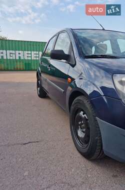 Хетчбек Ford Fiesta 2006 в 