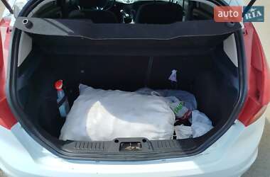 Хэтчбек Ford Fiesta 2012 в 