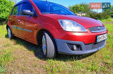 Хэтчбек Ford Fiesta 2006 в 