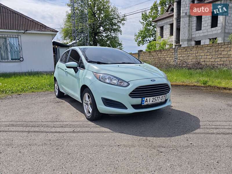 Хэтчбек Ford Fiesta 2017 в 