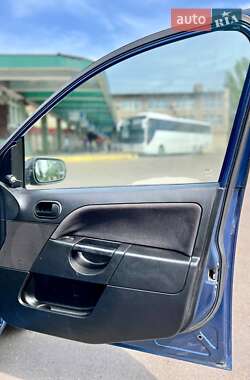 Хэтчбек Ford Fiesta 2006 в 