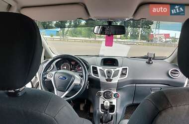 Хетчбек Ford Fiesta 2012 в 