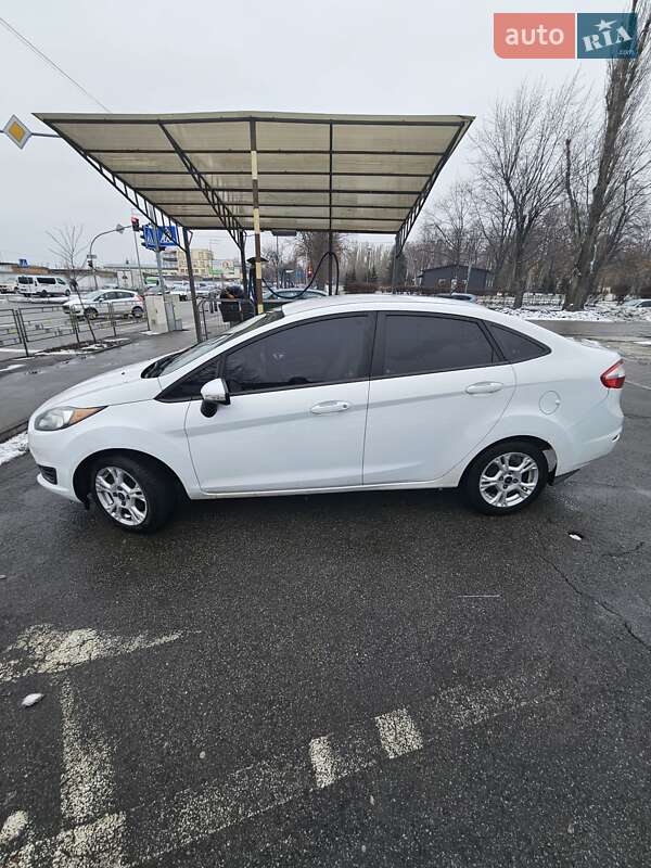Седан Ford Fiesta 2015 в Києві