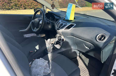 Хэтчбек Ford Fiesta 2012 в 