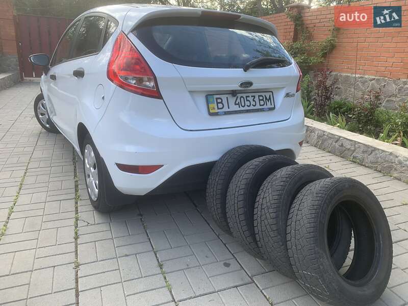 Хэтчбек Ford Fiesta 2012 в Полтаве фото 4 Хэтчбек Ford Fiesta 2012 в Полтаве