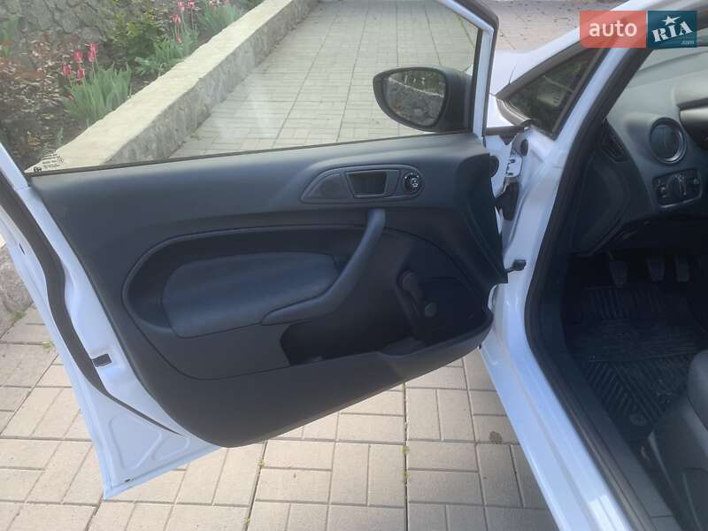 Хэтчбек Ford Fiesta 2012 в Полтаве фото 11 Хэтчбек Ford Fiesta 2012 в Полтаве
