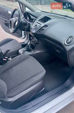 Хэтчбек Ford Fiesta 2013 в 