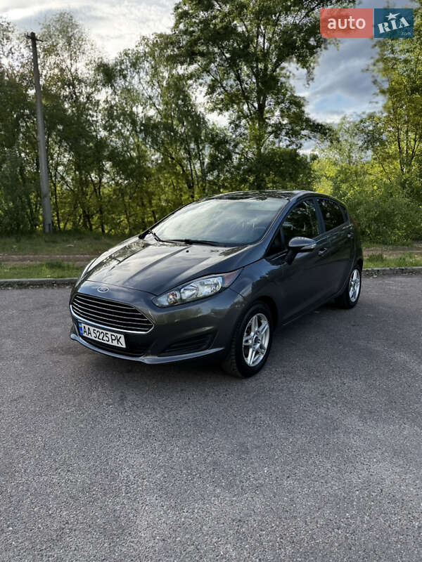 Хетчбек Ford Fiesta 2017 в 