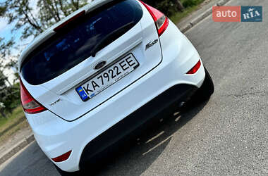 Хэтчбек Ford Fiesta 2012 в 
