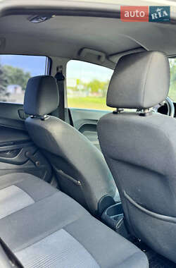 Хэтчбек Ford Fiesta 2012 в 
