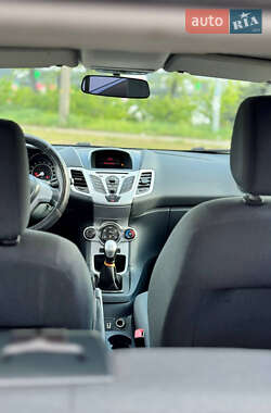 Хэтчбек Ford Fiesta 2012 в 