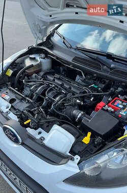 Хэтчбек Ford Fiesta 2012 в 